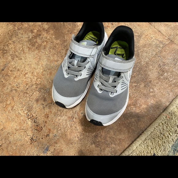 Little boys Nikes size 11.5 - Picture 4 of 4